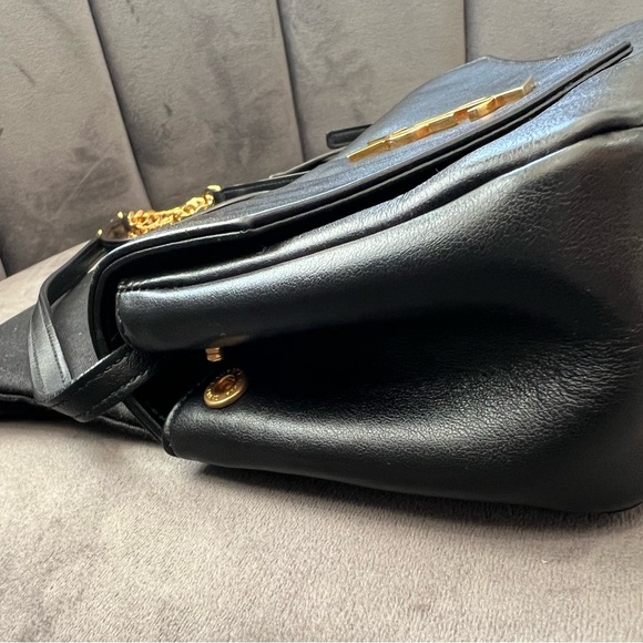 Yves Saint Laurent Envelope Crossbody Bag - Picture 6 of 17